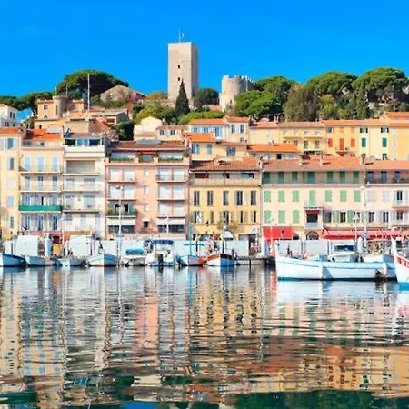 Ciel Bleu De - Vue Azur Avec Piscines Et Jardin *