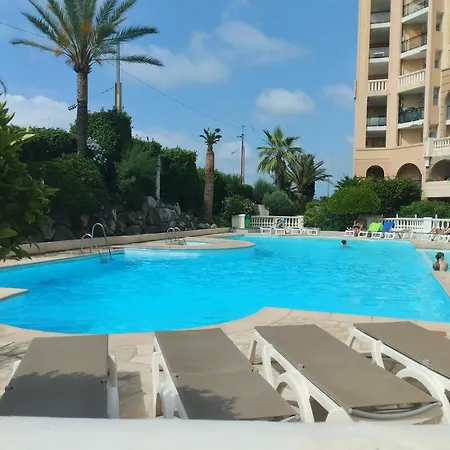 Ciel Bleu De - Vue Azur Avec Piscines Et Jardin *