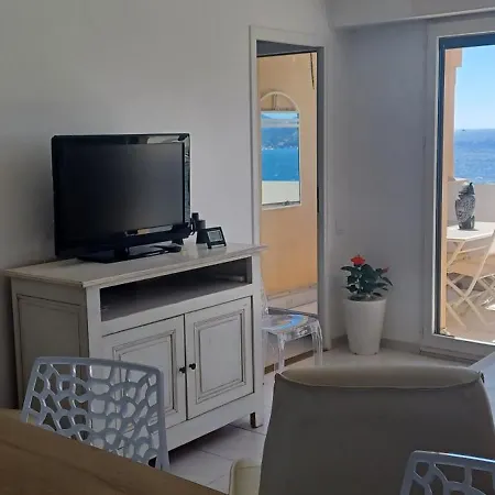 Ciel Bleu De - Vue Azur Avec Piscines Et Jardin